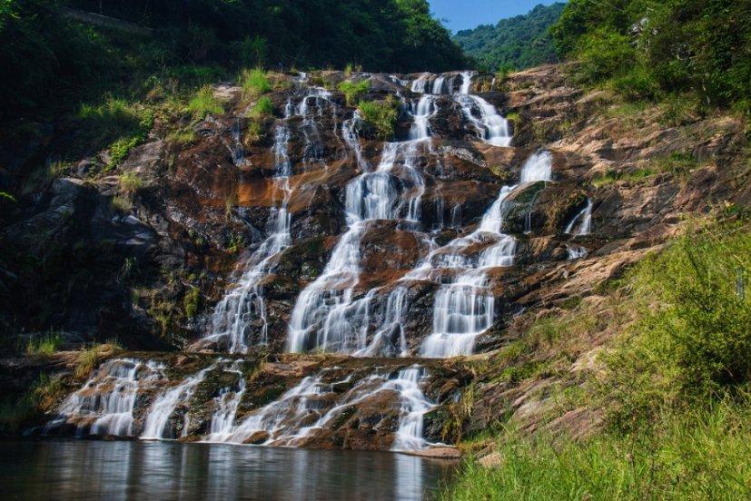 海口三港春运首日输送出岛小汽车超9600辆次 交通部门提醒：未购票车辆不得进港